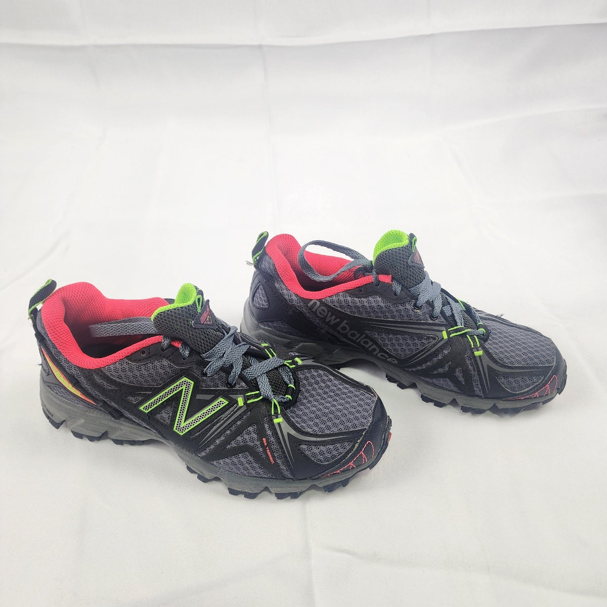 New Balance Trail Running Shoes Size 7D Gray Red Athletic Sneakershattc