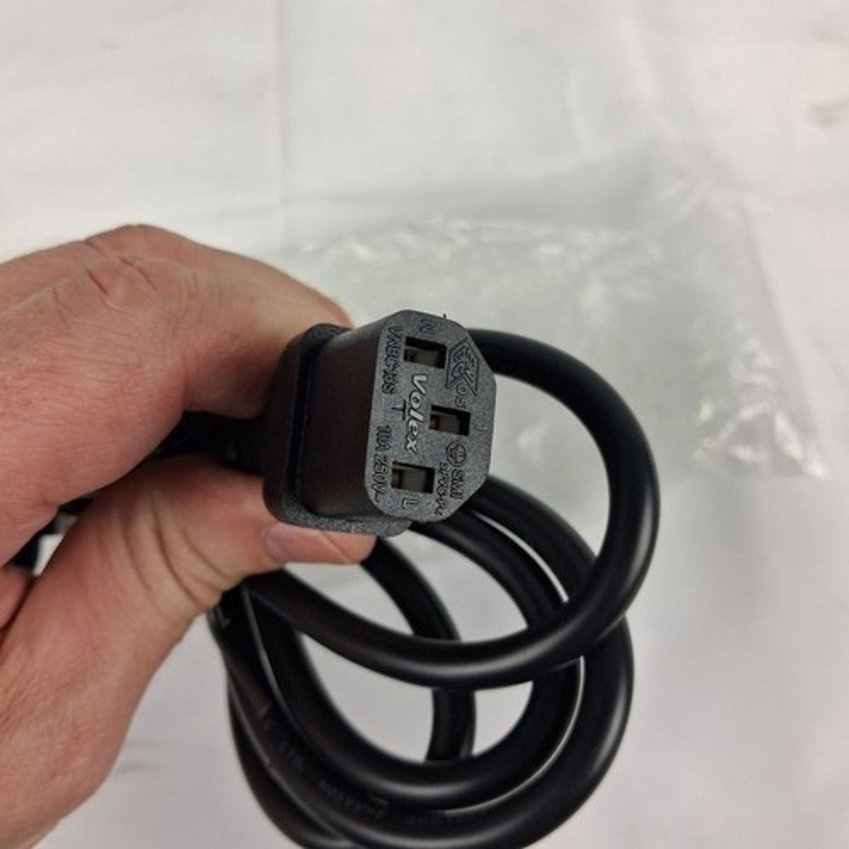 Volex VNBC13S IEC C13 to UK BS1363 Power Cable Lead 10A 250V Black Mains Cord