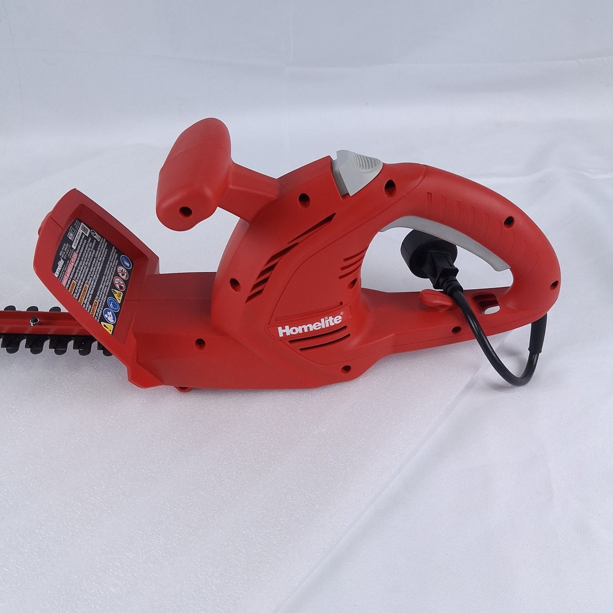 Homelite UT44109 17in 2.7A Electric Corded Hedge Trimmer Red Black
