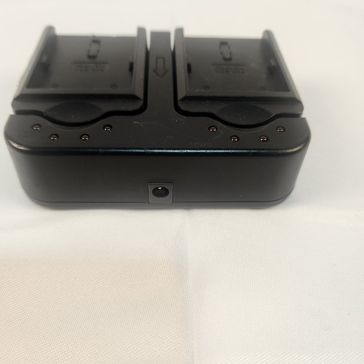 FotodioX OEM Replacement Parts Battery Charger PN201 for NP-F550 7.4V 2200mAh
