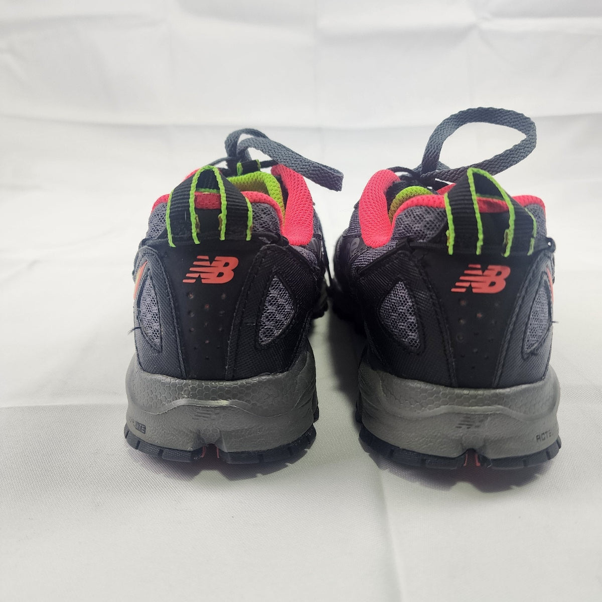 New Balance Trail Running Shoes Size 7D Gray Red Athletic Sneakershattc