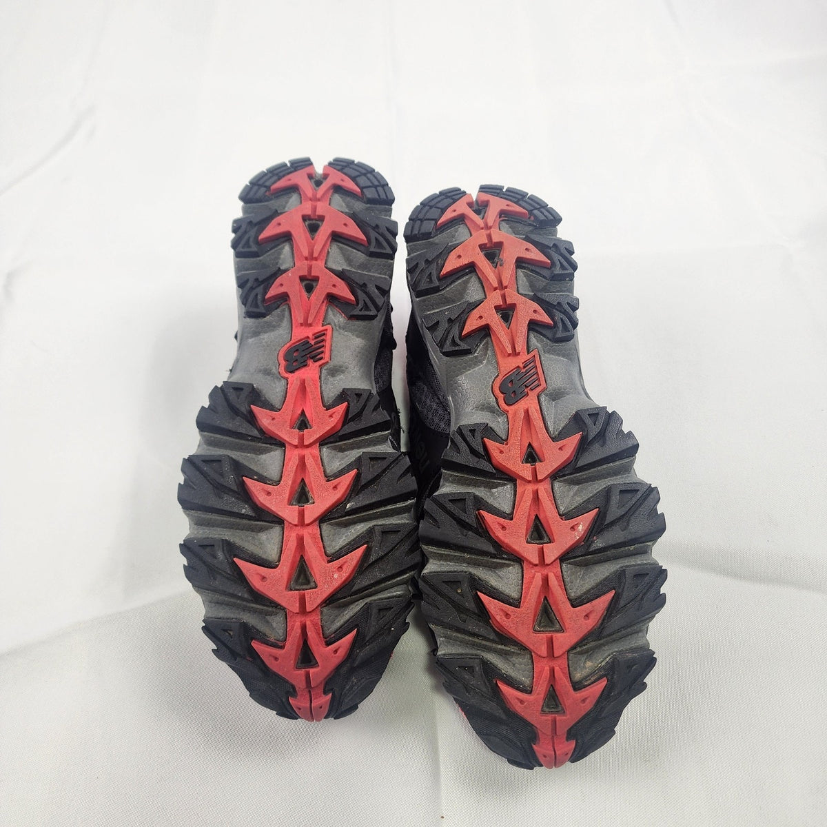 New Balance Trail Running Shoes Size 7D Gray Red Athletic Sneakershattc